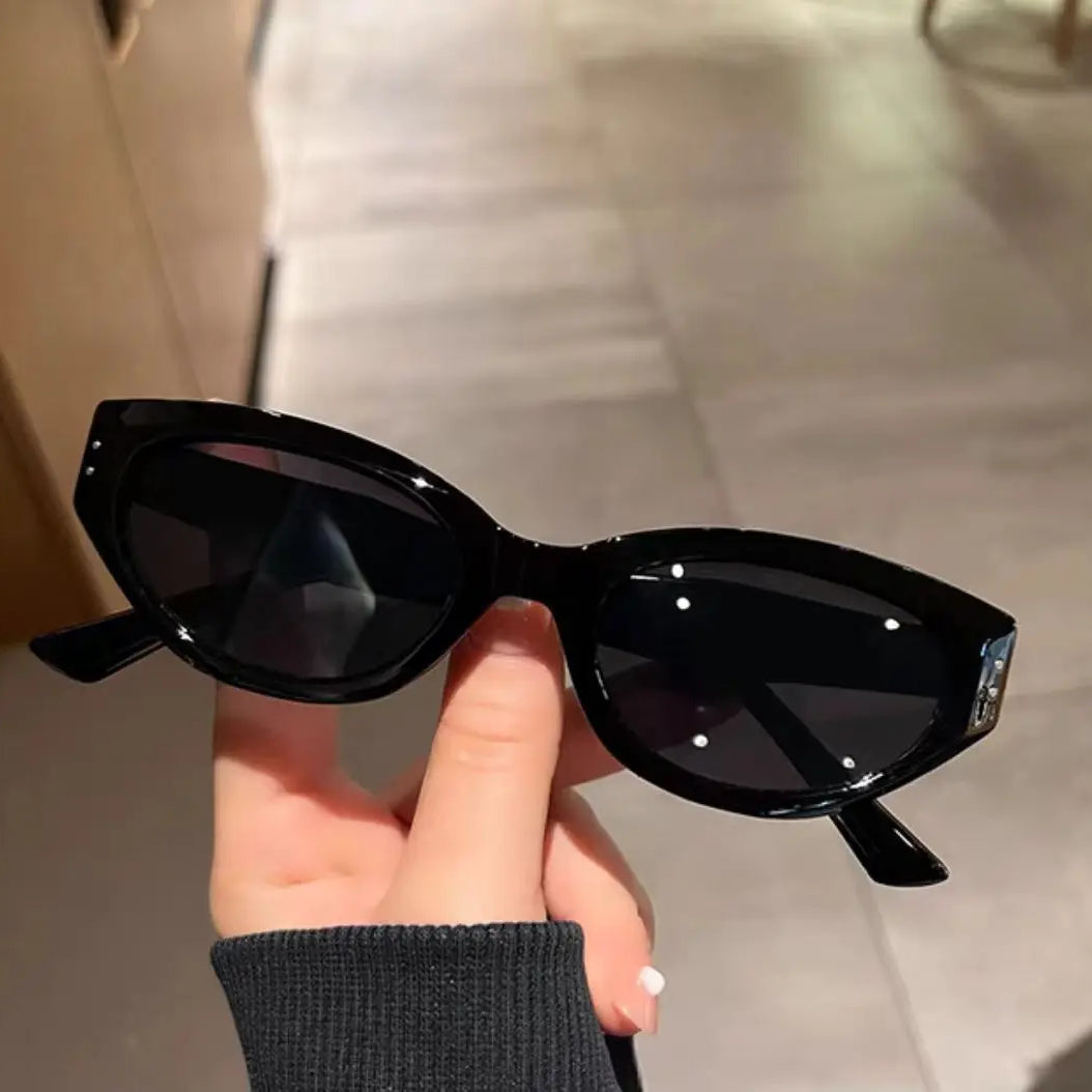 Gia | Elegant & Cat-Eye